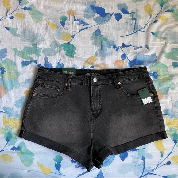 Jean Shorts - Picture 1 of 3